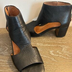 Gentle Soles sandals